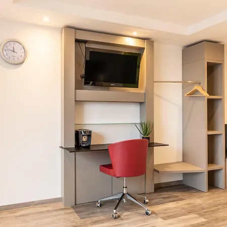 Garner Stuhr - A1 By Ihg 4* Brema