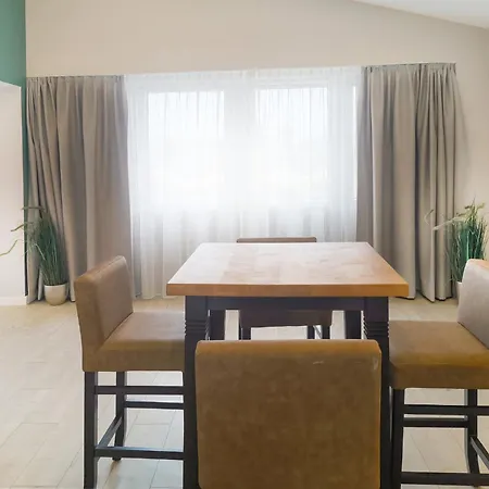 Garner Stuhr - A1 By Ihg Hotel