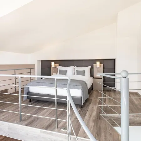 Garner Stuhr - A1 By Ihg Hotel