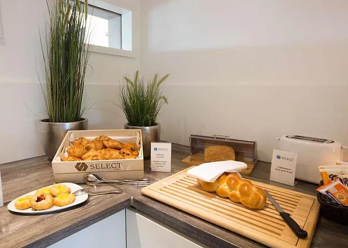 Garner Stuhr - A1 By Ihg Otel 4*